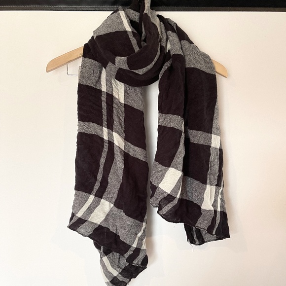 Accessories - Black & White Plaid Scarf